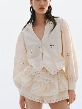 H&M Eyelet Embroidered Cotton Shorts Size M NWT